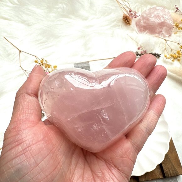 Beautiful Small Rose Quartz Heart Bowl/Dish - Picture 3 of 5